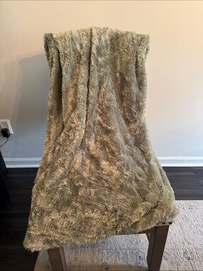 SAGE GREEN FAUX BLANKET